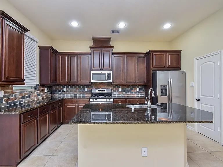 23322 Del Rosso St — Photo 9