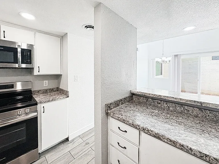 4202 N 27th St #11 — Photo 14