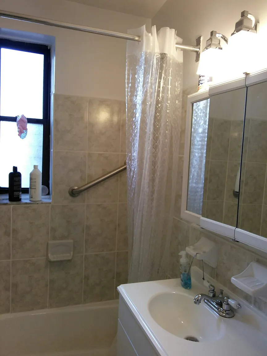3840 Greystone Ave APT 1D photo 1