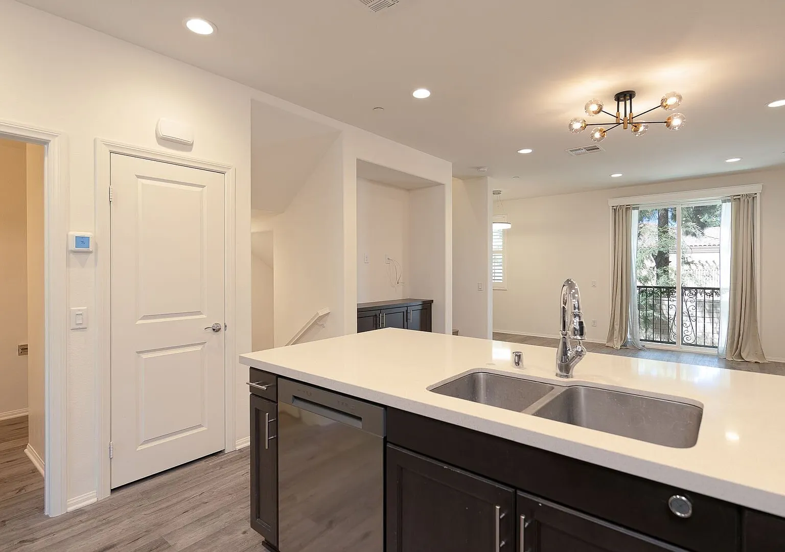 3 Bedroom + 3.5 Bathroom Townhome | Teso Robles | Camarillo | Unfurnished — Photo 3