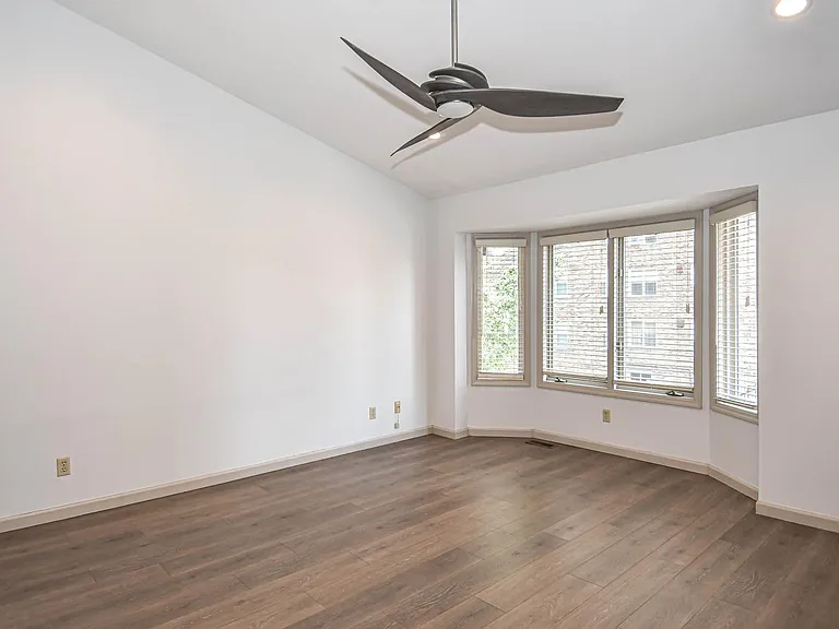 4444 Lindell Blvd #7 — Photo 31