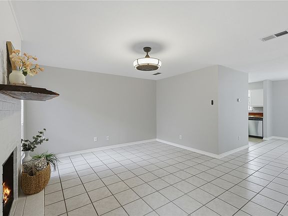 3rd image of 1904 Dartmouth St APT R6