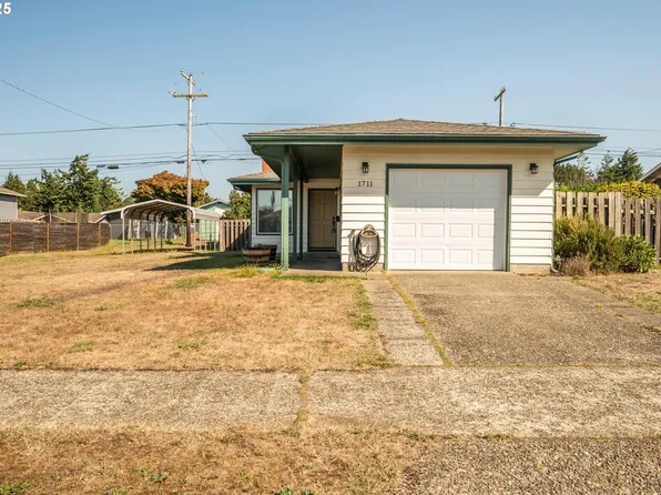 1711 Johnson St, North Bend, OR 97459