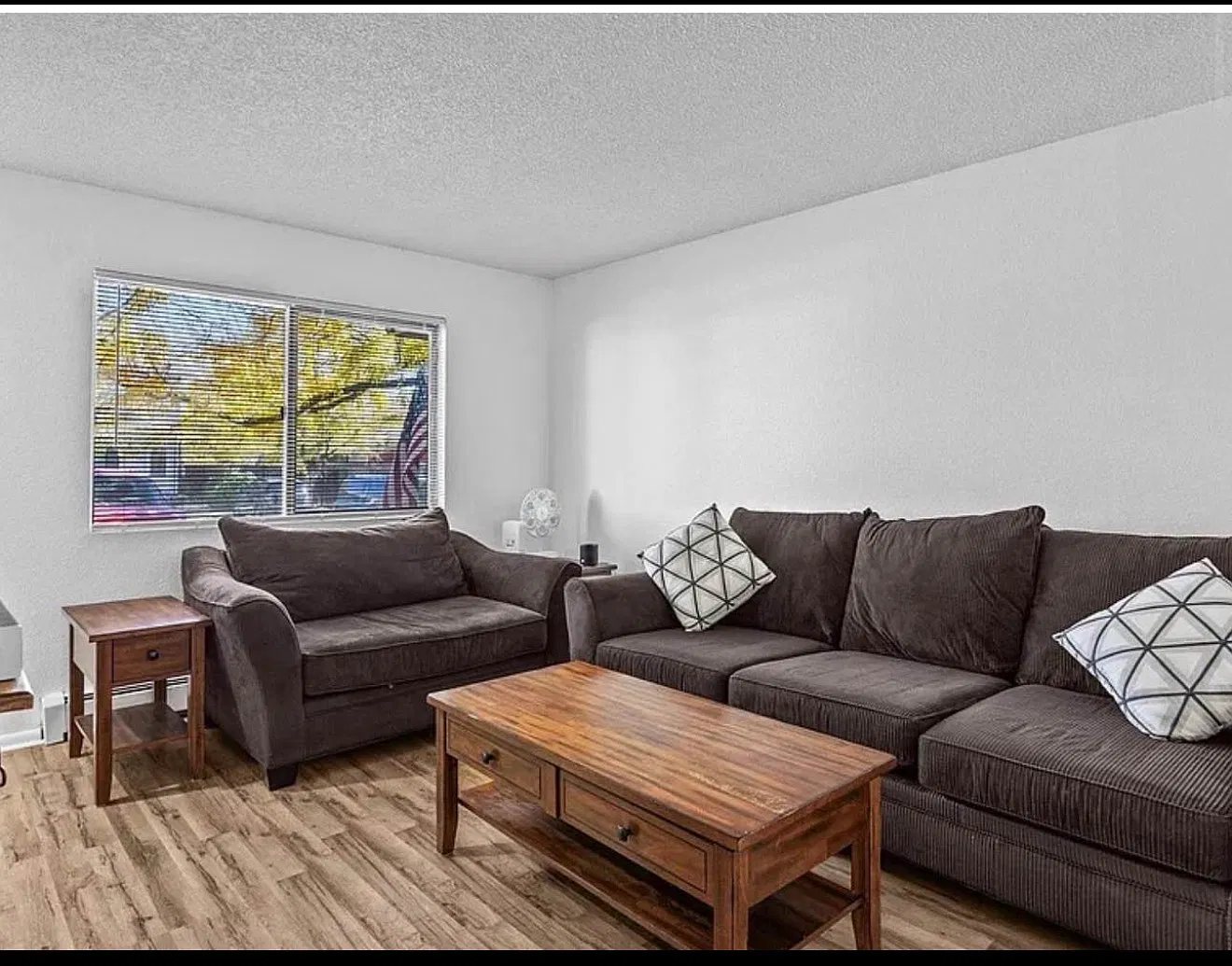 2 bed, 864 sqft, $1,700 — Photo 1