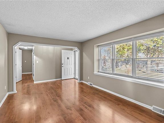 4th image of 2616 S Whitney Ave