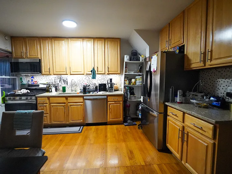 67-76 Dartmouth St #FL — Photo 5
