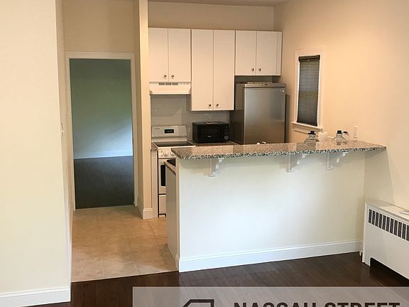 4th image of 56 Maple St