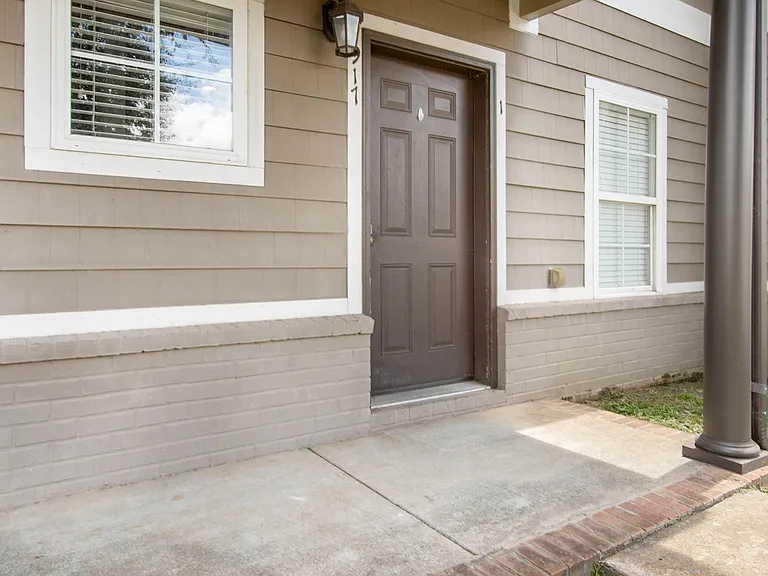 917 Homewood Dr #1 — Photo 2