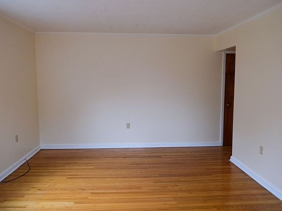 3rd image of 665 Columbia Tpke Unit 6