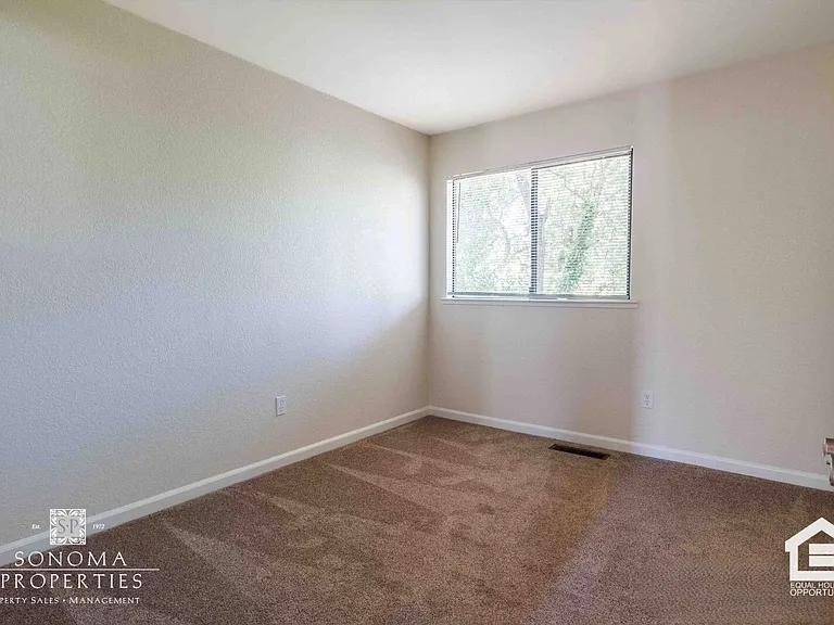 114 Melody Ct — Photo 33