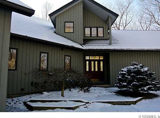 583 Parrish Rd, Honeoye Falls, NY 14472