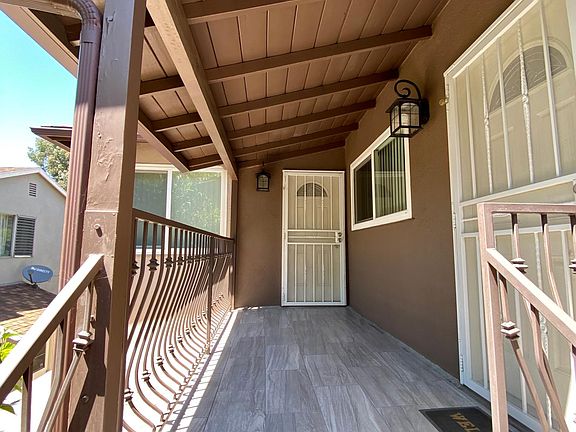 3rd image of 14147 Moorpark St #14149-1/2