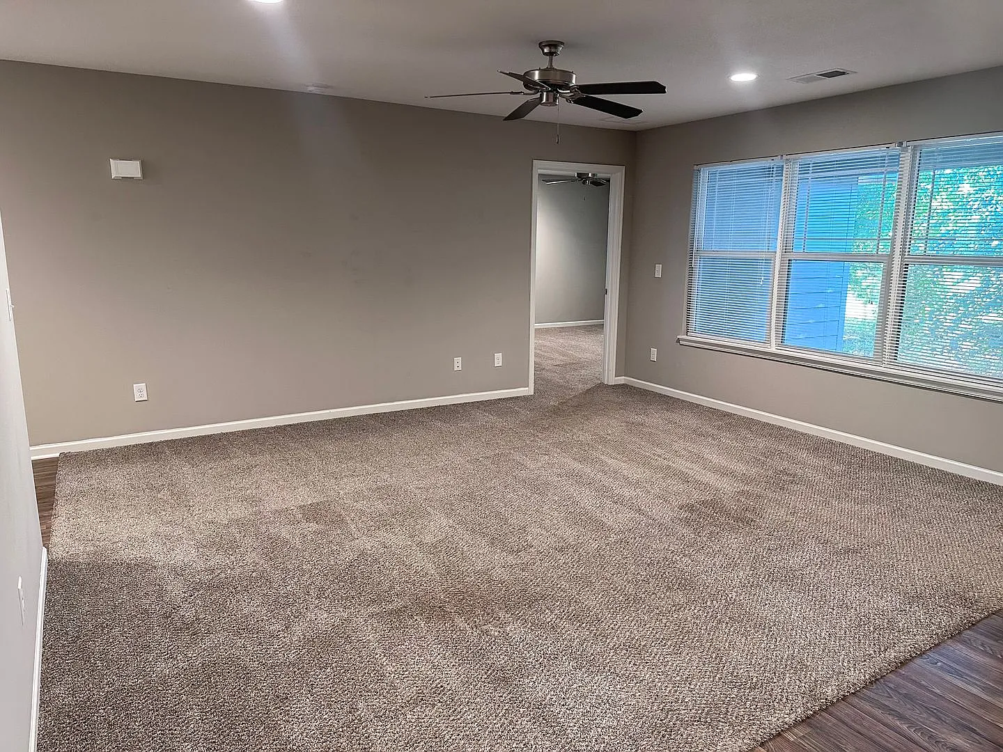 Single Level 2 Bed | 2 Bath | 2 Car Garage Attached Villa in Blue Springs — Photo 4