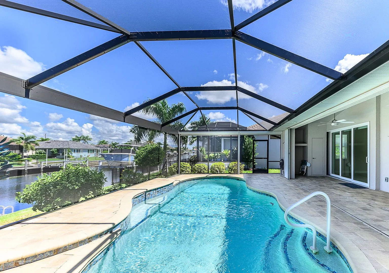 Unfurnished Annual Rental Waterfront Elegance in Burnt Store Isles — Photo 2
