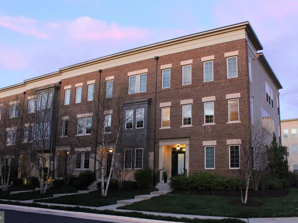 22816 Breezy Hollow Dr, Ashburn, VA 20148