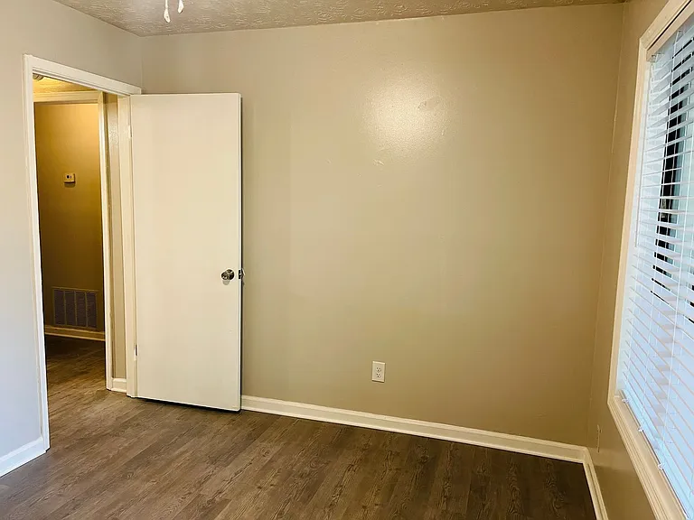 227 Bay St NE — Photo 15