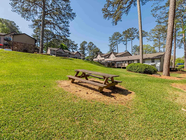 Hampton Hall | Comfort, Convenience, & Community All In One — Photo 12