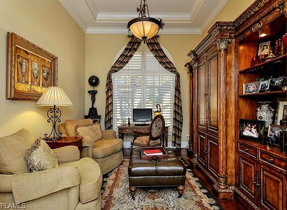 4th image of 2936 Tiburon Blvd E