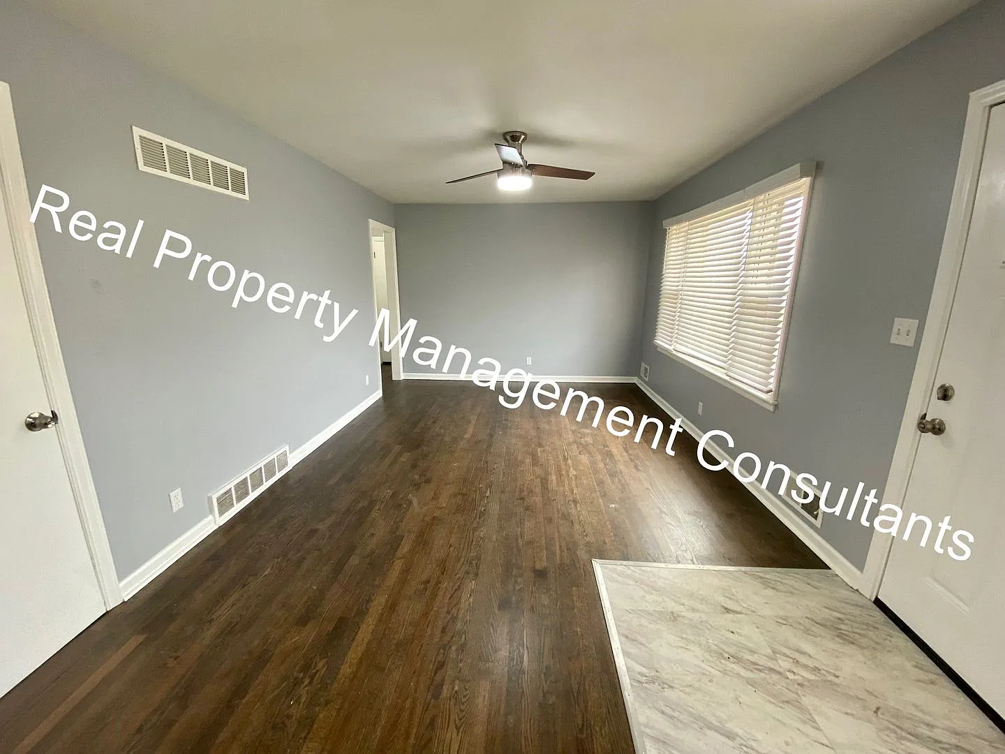 Spacious 3 Bedroom with Garage in South Kansas City! — Photo 3
