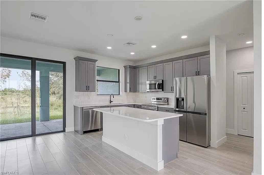 4 bed, 1904 sqft, $3,600 — Photo 4