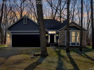 10557 Skeman Rd, Brighton, MI