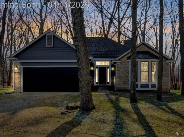 10557 Skeman Rd, Brighton, MI 48114