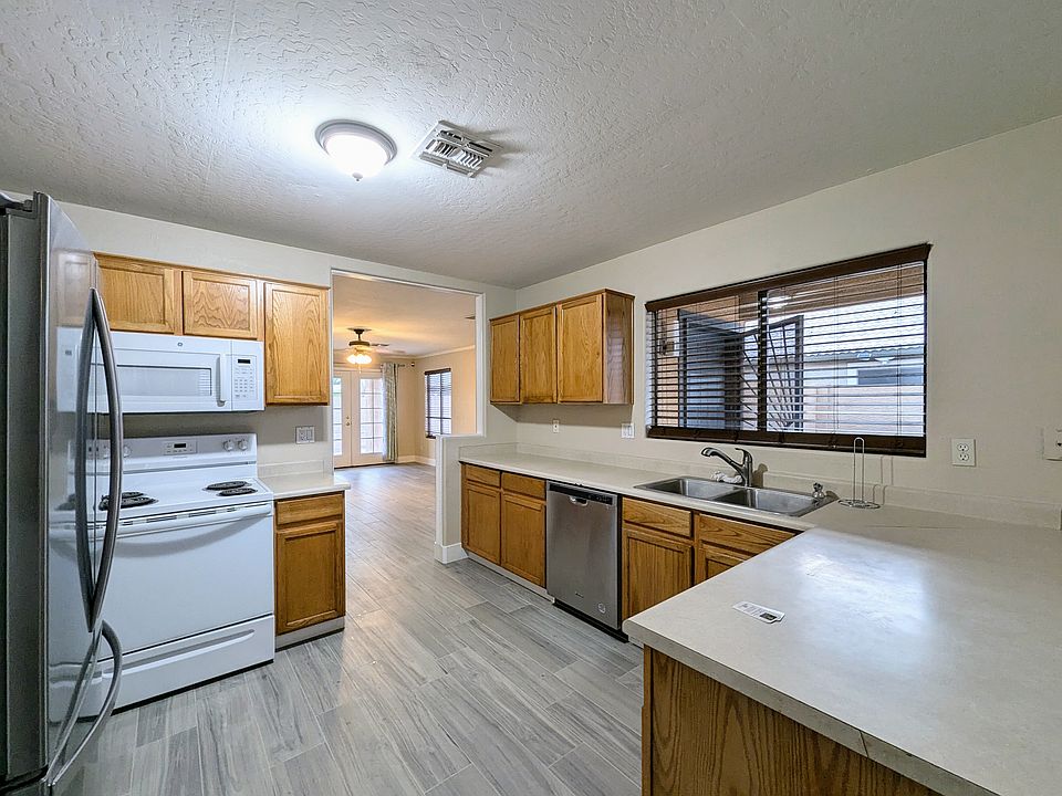 1st image of 7025 W Peck Dr