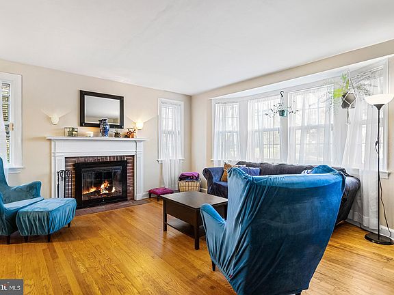 5th image of 132 W Essex Ave
