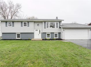 16 Glen Oaks Dr, Rochester, NY 14624