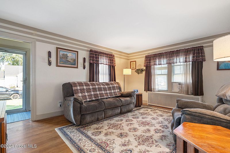 5th image of 1342 Rosewood Avenue