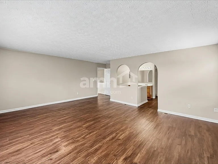 340 Evergreen Cir — Photo 13