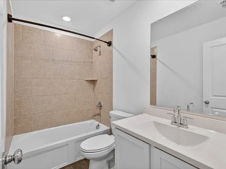 1501 Lake Grove Dr — Photo 10