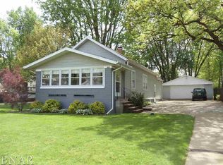 906 1/2 W Macarthur Ave, Bloomington, IL