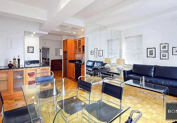 3rd image of 150 W 51st St APT 1718