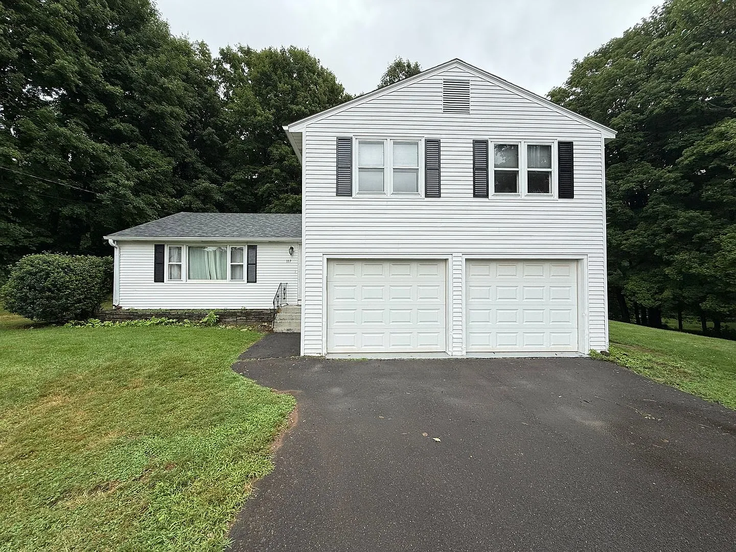 Beautiful 3 Bed, 1 Bath Single Family for Rent in Broad Brook! — Photo 1