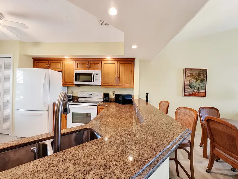 1950 W Crown Pointe Blvd #B-207 — Photo 9