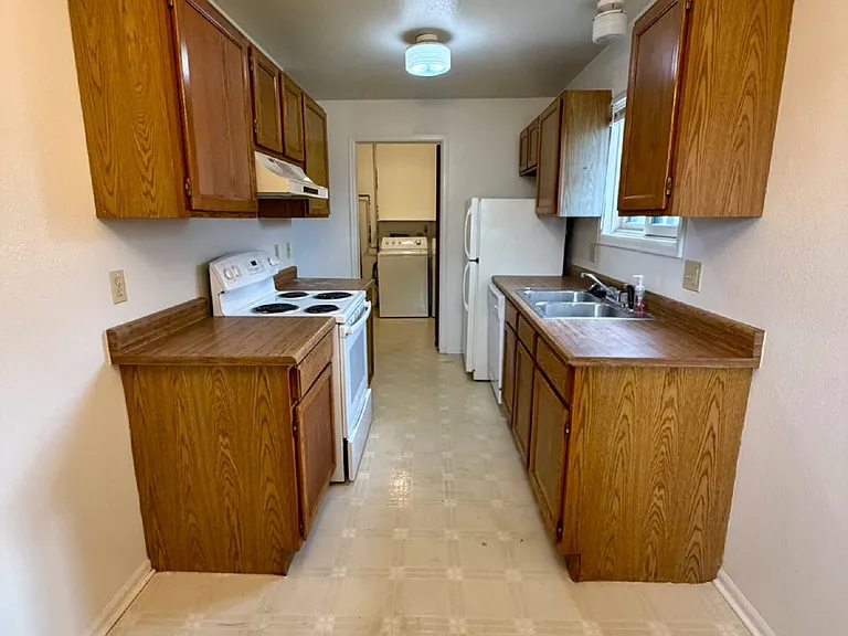 2 bed, 1.0 bath, 969 sqft, $1,350 — Photo 6