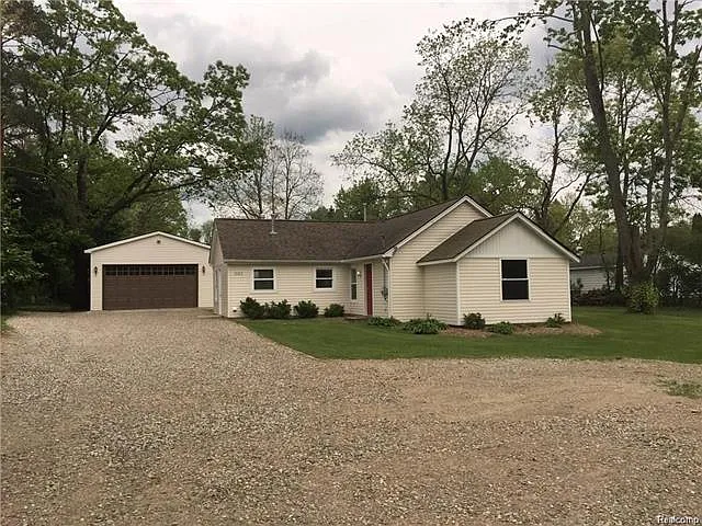 1125 Lochaven Rd photo 1