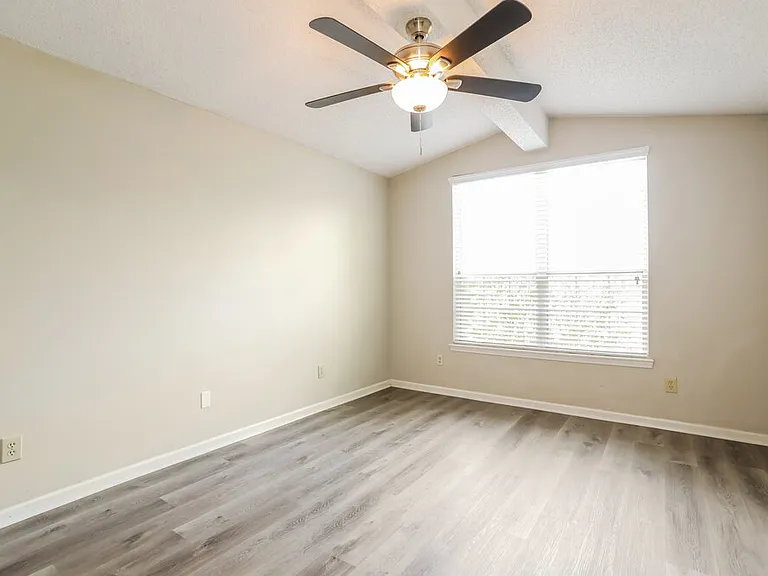 3183 Olde Sutton Parke Dr — Photo 9