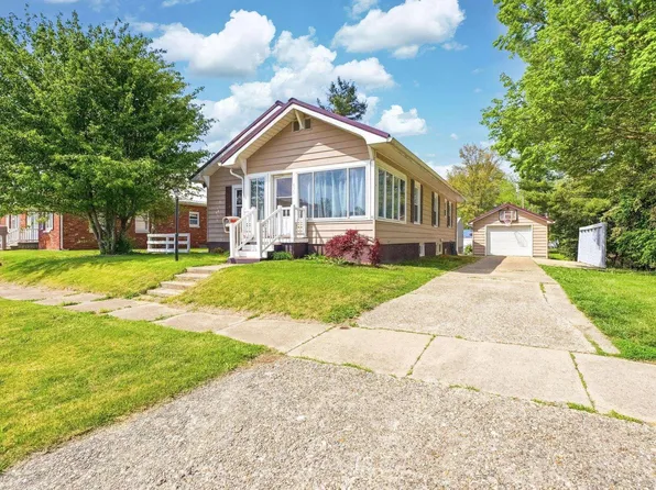 412 W 6th St, Bicknell, IN 47512