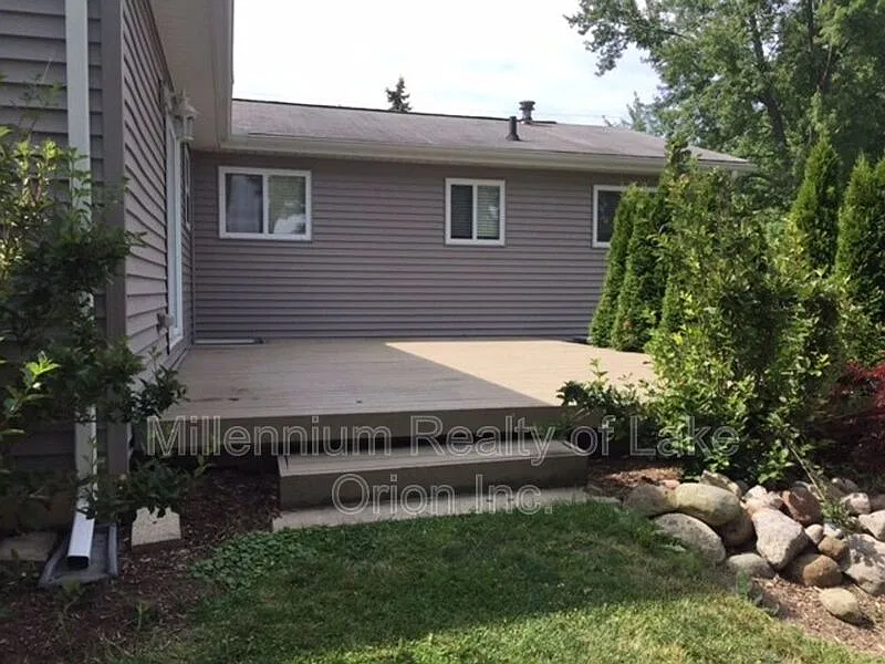 4 bed, 1.5 bath, 1728 sqft, $2,195 — Photo 1