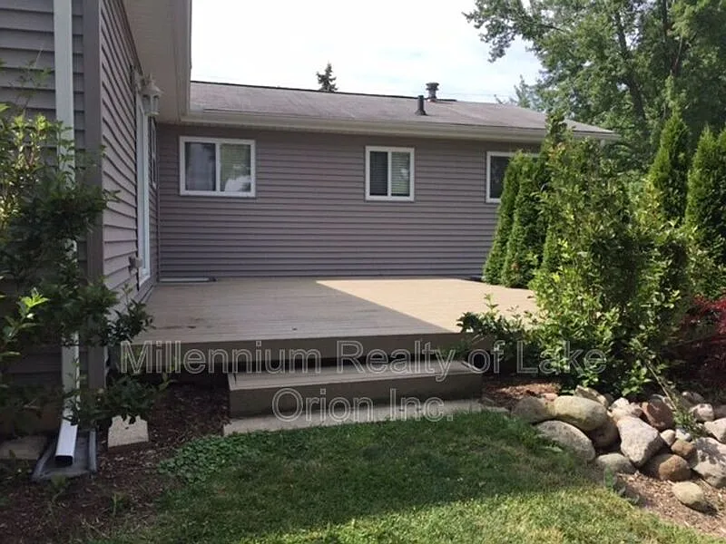 465 Trombley Dr