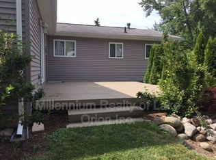 465 Trombley Dr, Troy, MI 48083
