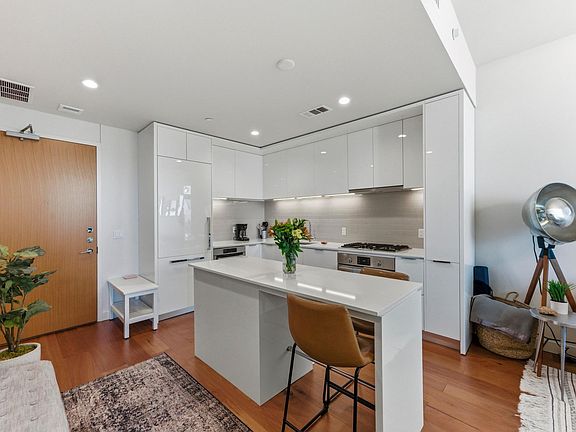 3rd image of 44 East Ave #1503
