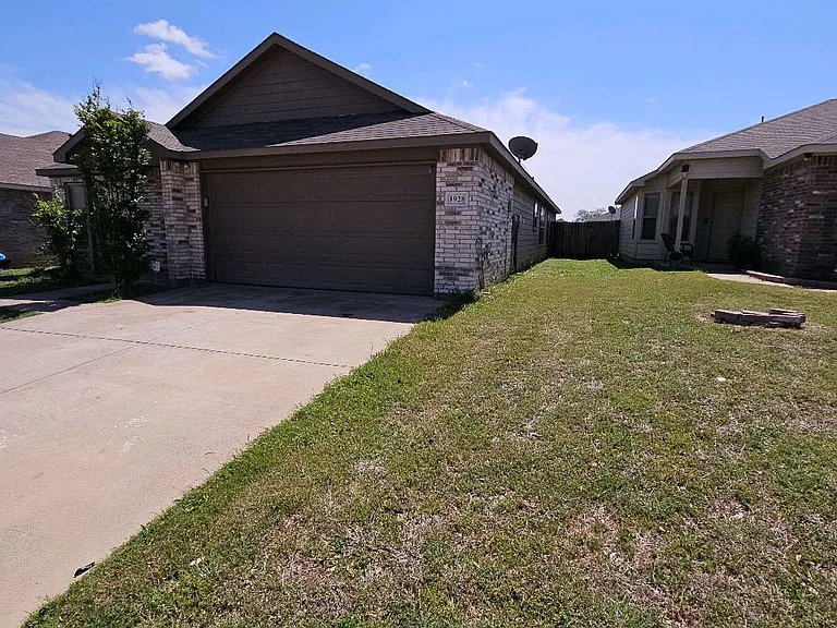1928 Alanbrooke Dr — Photo 1