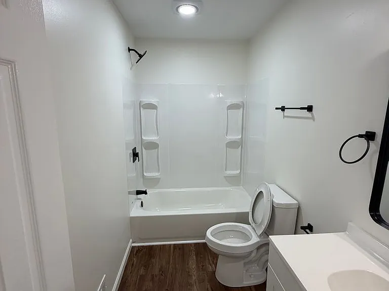 2376 Westwood Dr — Photo 8