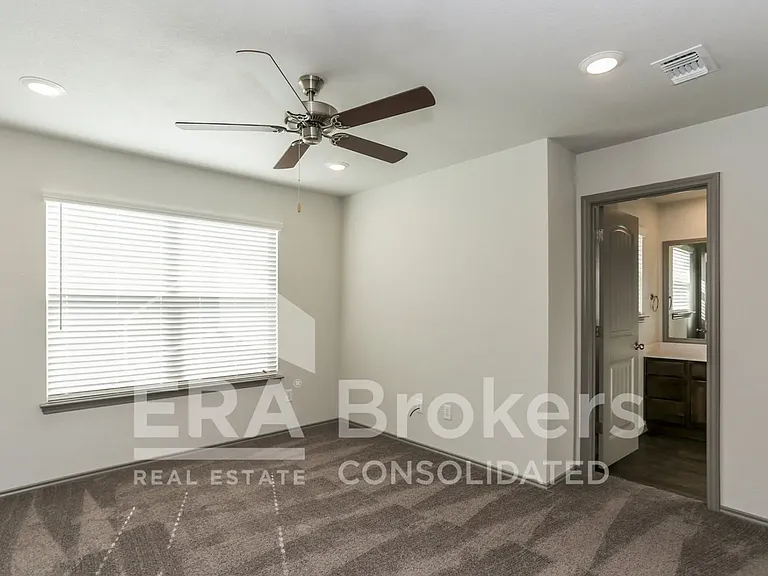 239 Green Valley Dr — Photo 14
