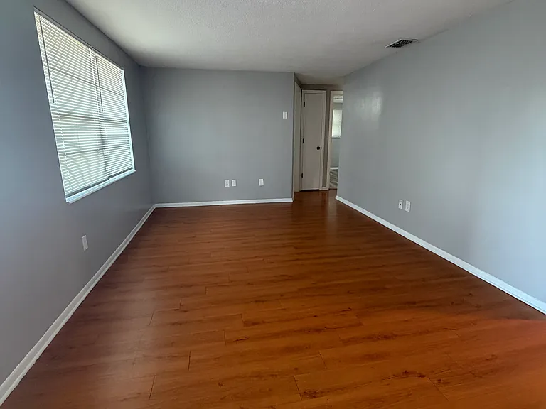 4102 Chesswood Dr — Photo 2