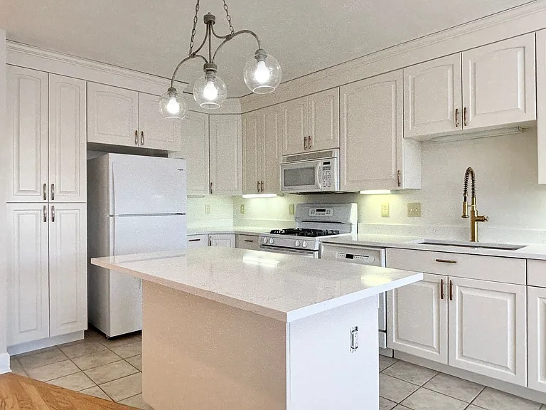 943 E Sage Park Ln — Photo 8