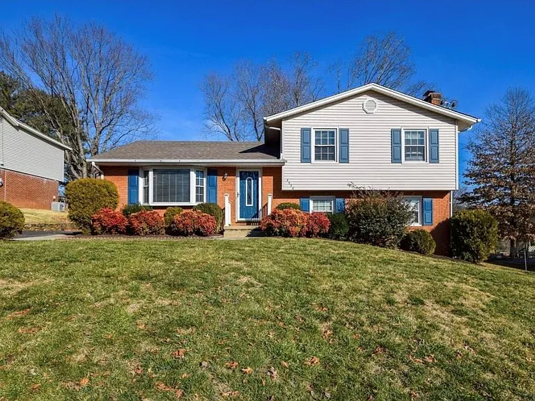4538 Vest Dr — Photo 1